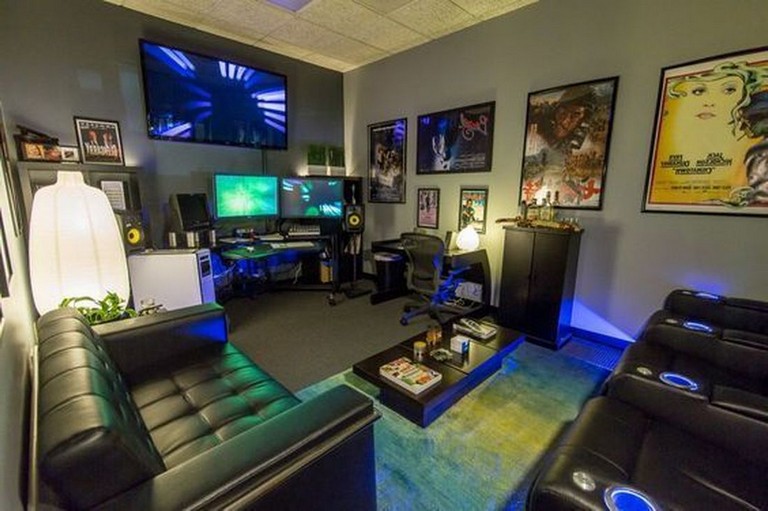 Perfect Things To Make A Cool Gaming Room with Futuristic Setup